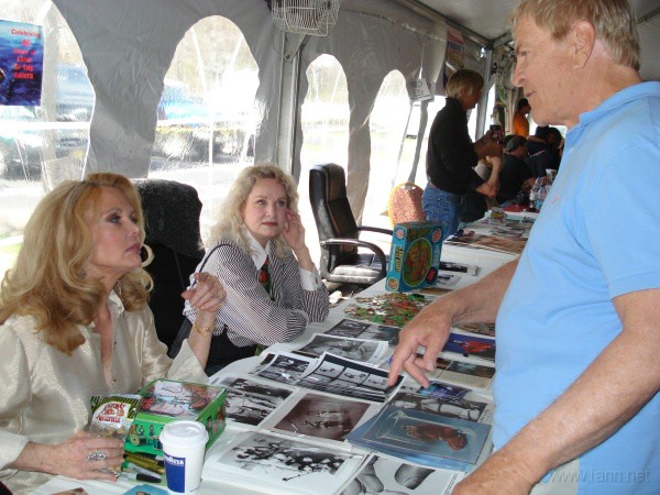 Gary buying photographs