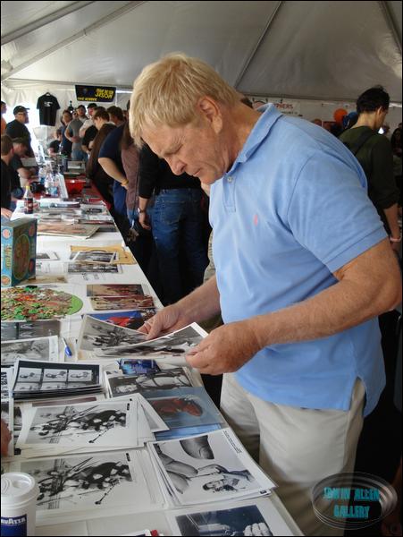 Gary checks out Land of the Giants photos