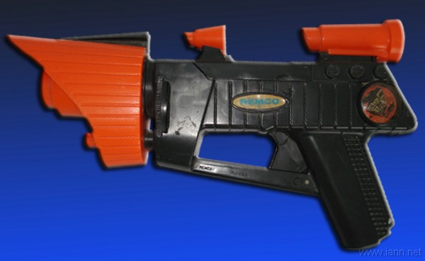 Remco Land of the Giants Signal-Ray Space Gun