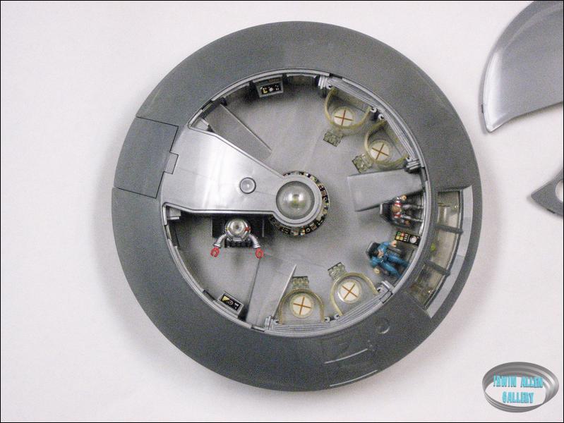 Trendmasters Lost in Space Jupiter 2 Playset