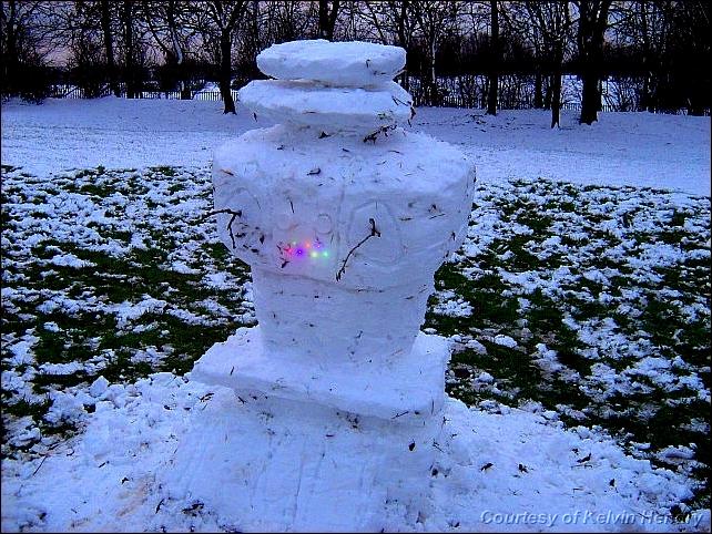 Snow Robot by Kelvin Hendry