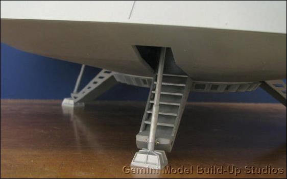 Moebius Models Jupiter 2 Exterior