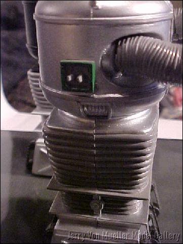 B9 hero-Robot