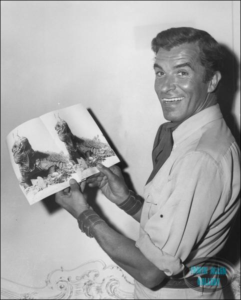 Fernando Lamas with photos of prehistoric creature