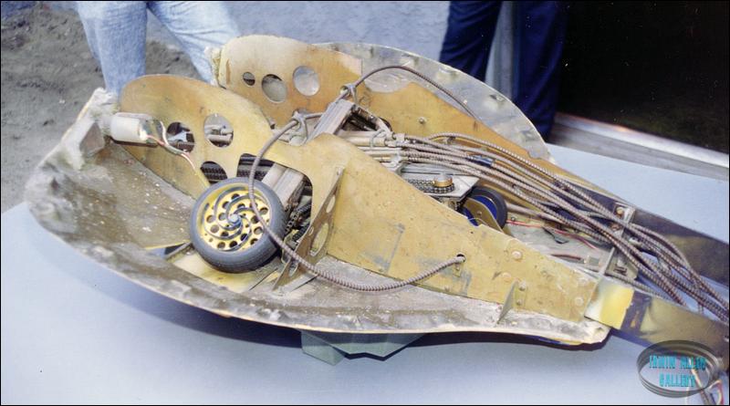 Retracted landing gear in Flying Sub