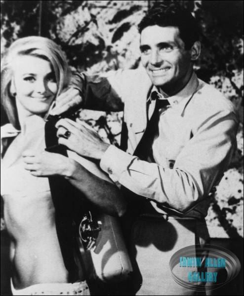 Barbara Bouchet and David Hedison